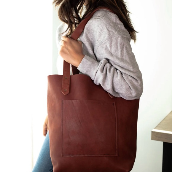 Earth and Hide leather tote. - Picture 3 of 5